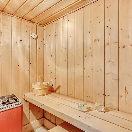 Three-bedroom In Ulfborg 度假居 *