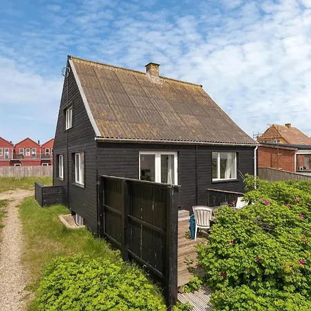 Three-bedroom In Ulfborg *